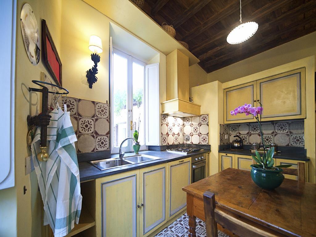 Charming Trastevere Apartment ローマ エクステリア 写真